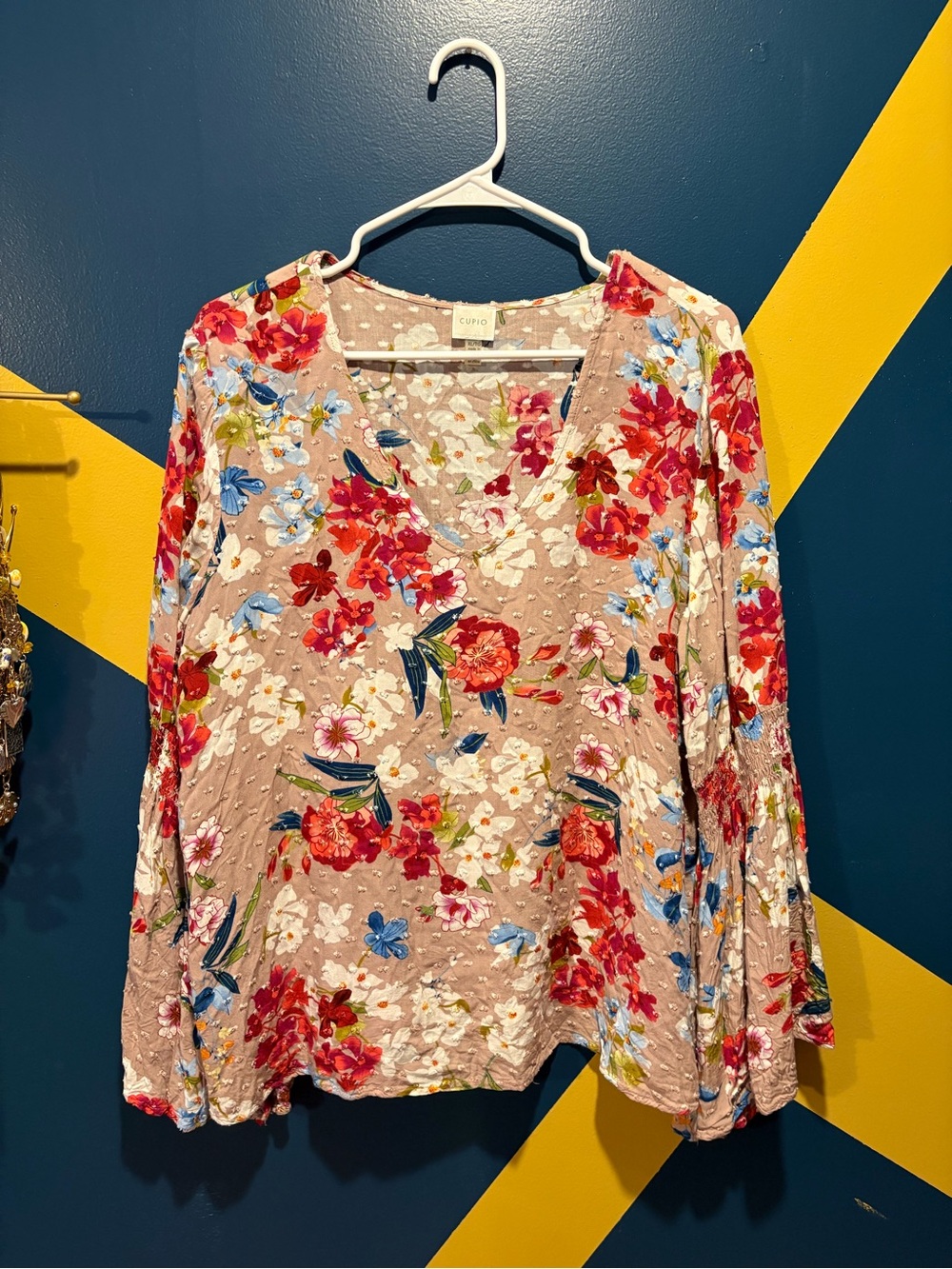 Cupio Beige Floral V-Neck Bell Sleeve Blouse EUC